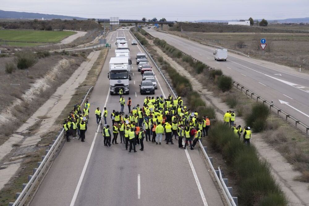 Cortes viarios para iniciar el paro agrario y del transporte