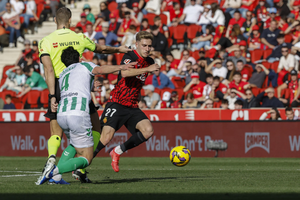  Bakambu sella en la prolongación la resurrección del Betis