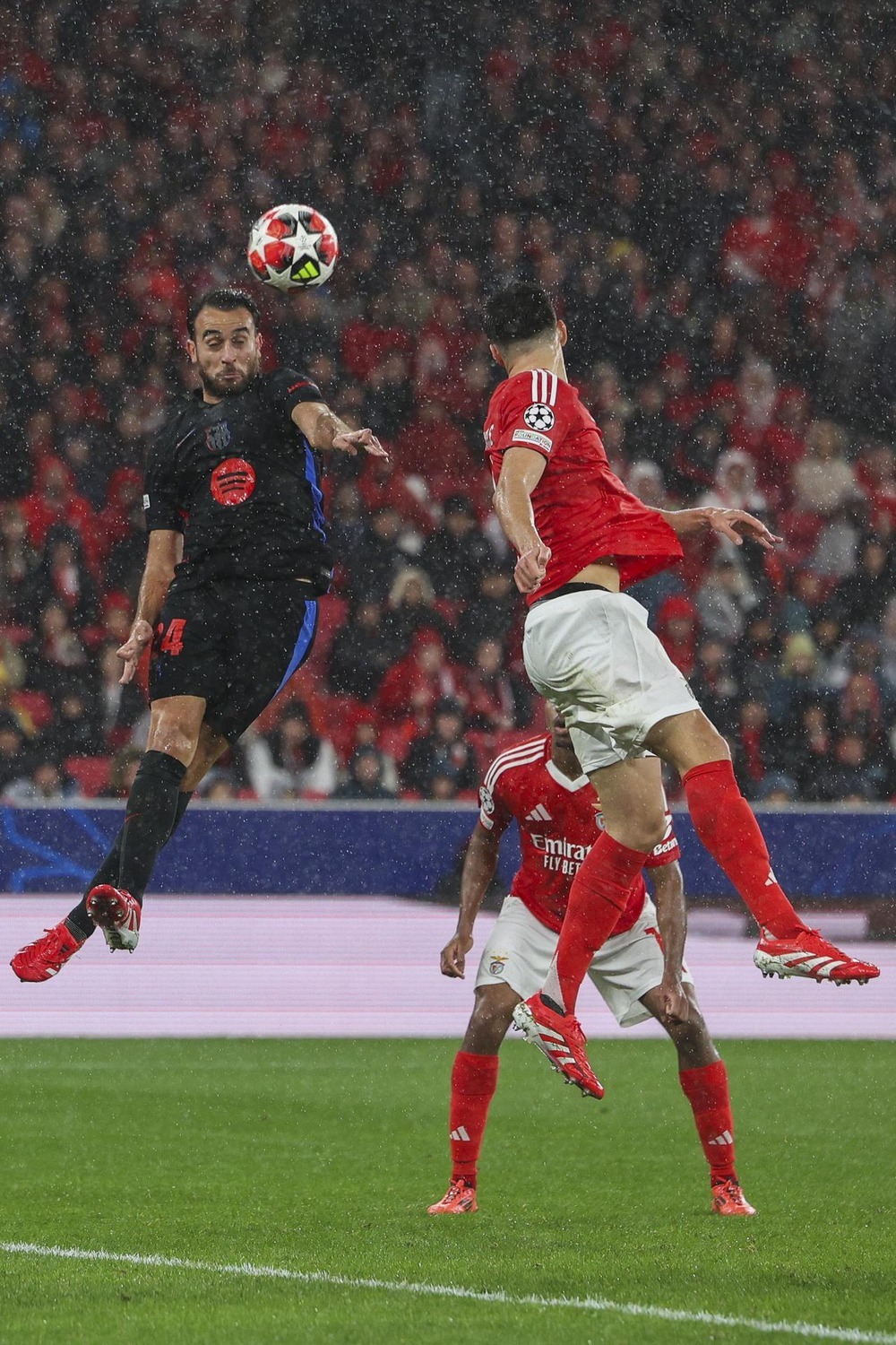 El Barça logra un billete loco a octavos en Da Luz