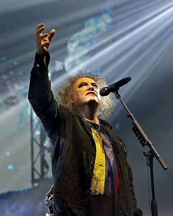 Robert Smith, la cara visible de la banda formada en Crawley. 