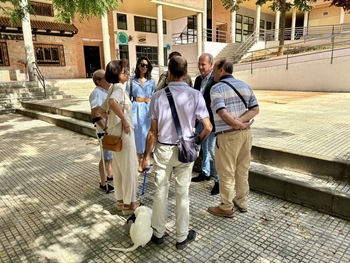 Alberto Rojo visita el barrio de La Rambla