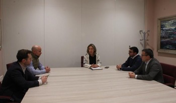 La directiva de AJE mantiene una reunión con Ana Guarinos