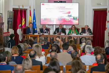 Especialistas debaten sobre gobernanza y control de la LOSU