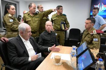 Netanyahu pacta con el opositor Gantz un gobierno de emergencia