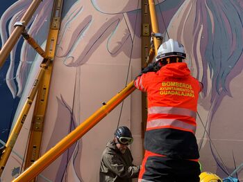 Los bomberos se forman en Oporto en tareas de rescate humano