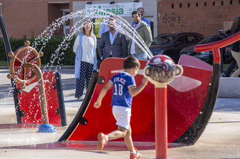 Abre un parque con juegos de agua en el barrio de Las Lomas