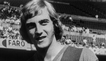 El Barcelona lamenta la muerte de Neeskens