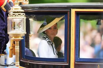 Kate Middleton reaparece en público en un desfile militar
