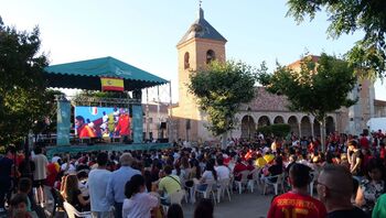 Alovera vibró con España en la pantalla de la Plaza Mayor