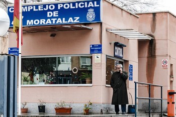 El hombre citado por el muñeco de Sánchez, se desvincula