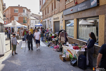 El XIX Mercadillo Solidario llena la calle Mayor de Yunquera