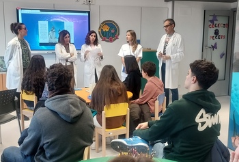 Alumnos de IES Castilla visitan el Hospital Universitario