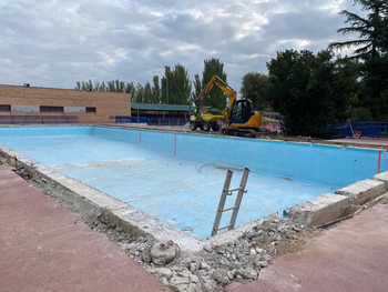 Azuqueca inicia reparación de uno de los vasos de la piscina