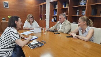 El alcalde de Horche se reúne con delegada de Bienestar Social