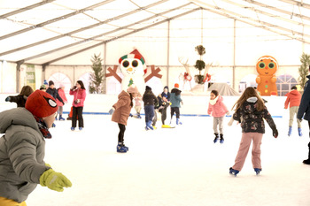 La pista de hielo de Azuqueca ya ha recibido a 3.500 personas