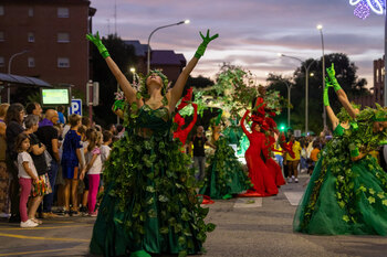 Así fue el desfile de carrozas inaugural de las Ferias