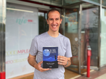 El profesor Darío Pérez publica un libro a beneficio de Nipace