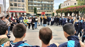 Cáritas celebra un 'flashmob' por las Personas Sin Hogar