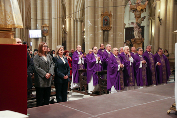 Milagros Tolón asiste a la Misa en la Catedral de Toledo