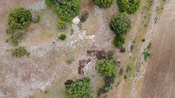 Aflora un torreón en una excavación en Villanueva de Alcorón