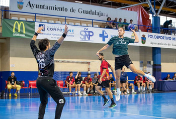 El BM Guadalajara arrasa en el tercer amistoso de pretemporada