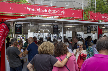 Más música y tardeo en el vermú solidario de Nipace