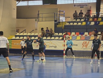 BM Guadalajara ilusiona a su afición ganando al eterno rival