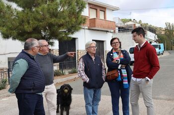 Román García felicita al nuevo alcalde de Renera