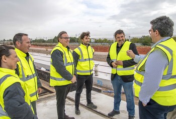 Empiezan a colocar la línea férrea en la Ciudad del Transporte