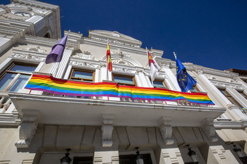 La bandera LGTBI seguirá sin ondear en el Ayuntamiento