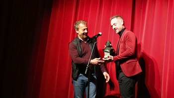 David López Sandoval recoge emocionado el Premio de Teatro