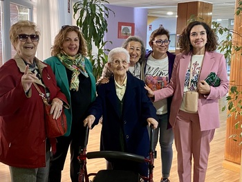 Araceli Hidalgo, primera vacunada del Covid, cumple 100 años