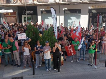 Unos 1.200 docentes secundan la huelga educativa