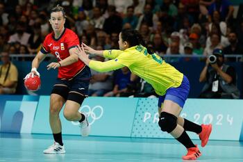 La selección femenina de balonmano cae ante Angola