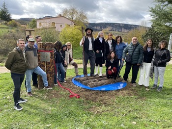 Peralejos de las Truchas concede a las Burbutrizes una placa