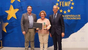 Alovera recibe premio por políticas sobre inclusión educativa