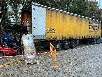 Un tráiler lleva la ayuda de Azuqueca a afectados por la Dana