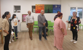 La biblioteca de Cabanillas acoge exposición La vida es color