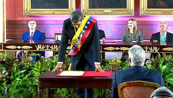 Maduro jura ante el Parlamento como presidente de Venezuela