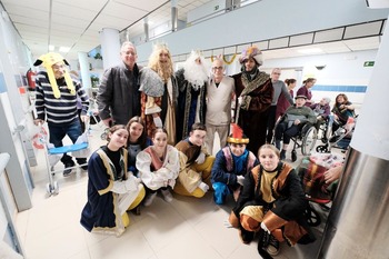 Los Reyes Magos visitan a los niños y mayores de Almonacid