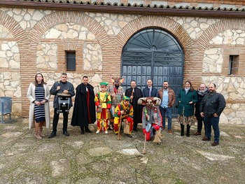 Málaga del Fresno recuperó su botarga infantil