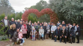 Vecinos de Yunquera hacen una excursión a El Bosque Encantado